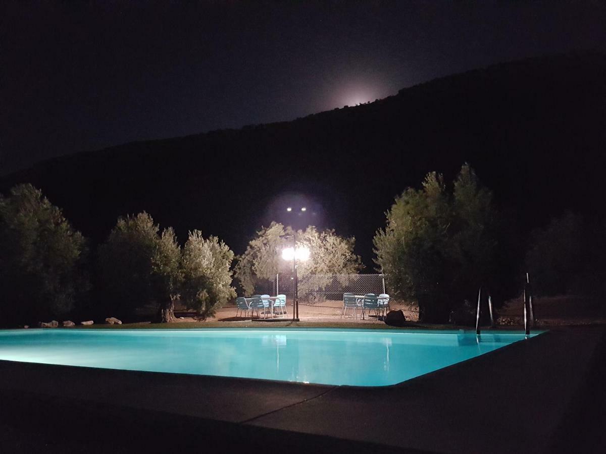 Apartamentos Rurales La Dehesa Del Acebuche Jaén Eksteriør bilde